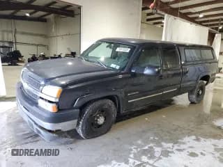 ✅ 2004 Chevrolet Silverado 2500HD LS • VIN: 1GCHK29U54E360694 • Lot: 70415325. Wystawiony na Copart z przebiegiem 132 894 mil. Bezpłatny archiwum sprzedaży aukcyjnych z USA i szczegółowy raport historii pojazdu na DreamBid. Zdjęcie 1.