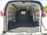 ✅ 2022 Chevrolet Express Cargo • VIN: 1GCWGAFP1N1141435 • Lot: 67495135. Wystawiony na Copart z przebiegiem 40 475 mil. Bezpłatny archiwum sprzedaży aukcyjnych z USA i szczegółowy raport historii pojazdu na DreamBid. Zdjęcie 10.