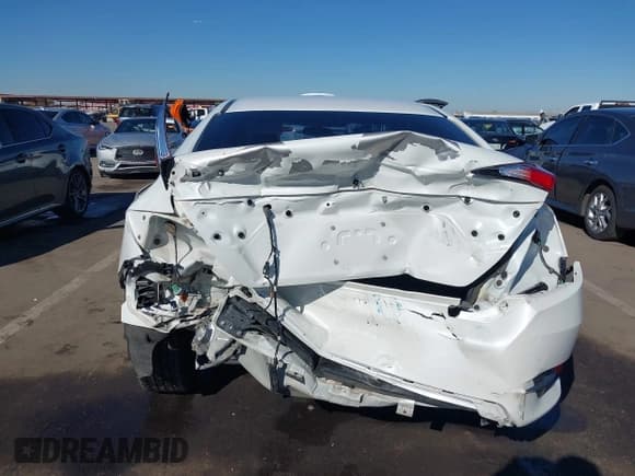 ✅ 2019 Honda Civic LX • VIN: 19XFC2F60KE030568 • Lot: 43622479. Wystawiony na IAAI z przebiegiem 80 027 mil. Bezpłatny archiwum sprzedaży aukcyjnych z USA i szczegółowy raport historii pojazdu na DreamBid. Zdjęcie 6.