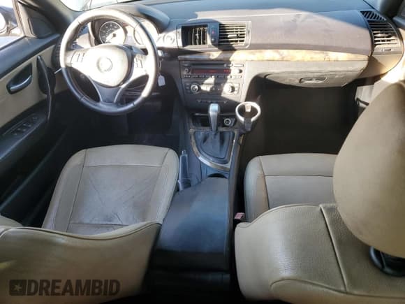 ✅ 2008 BMW 1 Series 128i • VIN: WBAUN13508VH80094 • Lot: 78333574. Wystawiony na Copart z przebiegiem 134 255 mil. Bezpłatny archiwum sprzedaży aukcyjnych z USA i szczegółowy raport historii pojazdu na DreamBid. Zdjęcie 8.