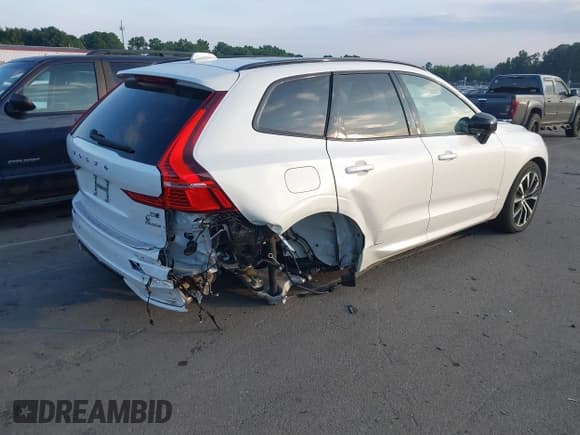 ✅ 2024 Volvo XC60 Plus Dark Theme • VIN: YV4L12RL5R1904224 • Lot: 42713407. Listed on IAAI with 18,729 mi. Free auction sales archive from the USA and detailed vehicle history report at DreamBid. Image 4.