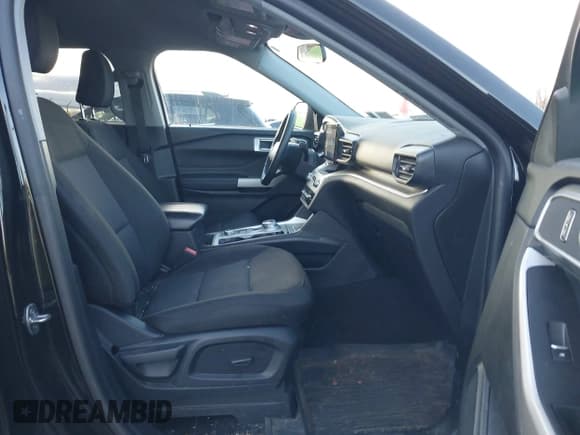 ✅ 2022 Ford Explorer XLT • VIN: 1FMSK8DH3NGB69053 • Lot: 43715298. Wystawiony na IAAI z przebiegiem 61 493 mil. Bezpłatny archiwum sprzedaży aukcyjnych z USA i szczegółowy raport historii pojazdu na DreamBid. Zdjęcie 5.