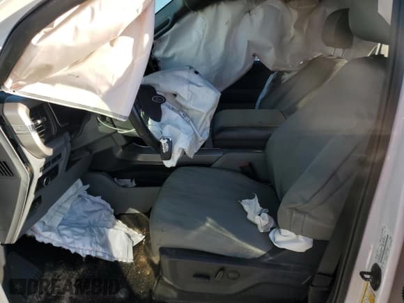 ✅ 2022 Ford F-150 XL • VIN: 1FTFW1E53NFB64446 • Lot: 89633845. Wystawiony na Copart z przebiegiem 81 200 mil. Bezpłatny archiwum sprzedaży aukcyjnych z USA i szczegółowy raport historii pojazdu na DreamBid. Zdjęcie 7.