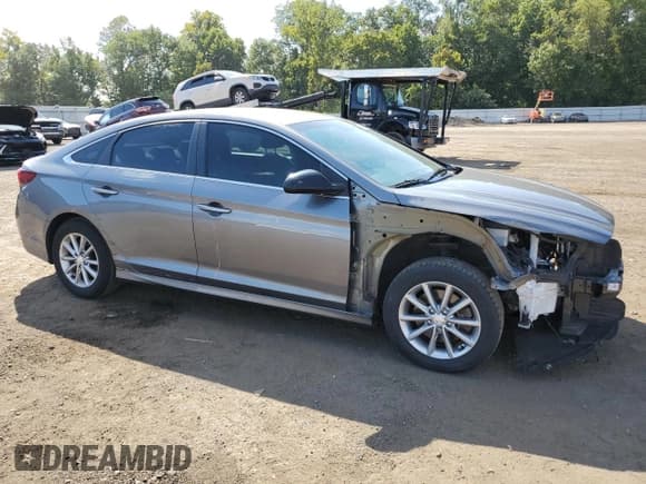 ✅ 2019 Hyundai Sonata SE • VIN: 5NPE24AF5KH792856 • Лот: 69720415. Опубликован ранее на Copart с пробегом 85 177 миль. Бесплатный доступ к архиву аукционных продаж из США и подробный отчёт об истории автомобиля на DreamBid. Изображение 4.