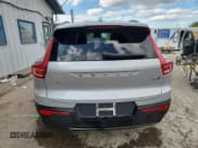 ✅ 2024 Volvo XC40 Ultimate Dark Theme • VIN: YV4L12UM5R2301610 • Лот: 71741675. Опубликован ранее на Copart с пробегом Не указан. Бесплатный доступ к архиву аукционных продаж из США и подробный отчёт об истории автомобиля на DreamBid. Изображение 6.