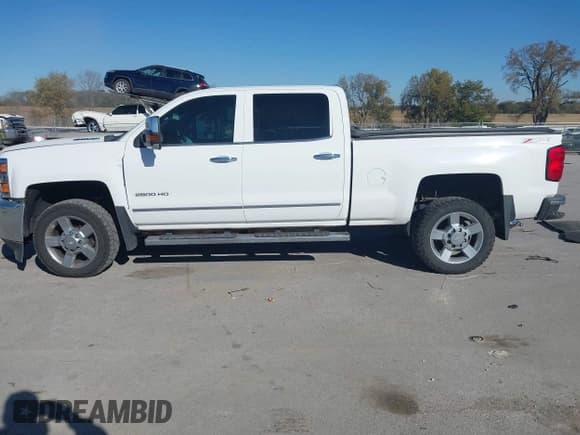 ✅ 2015 Chevrolet Silverado 2500HD LTZ • VIN: 1GC1KWE84FF507103 • Лот: 43527664. Опубликован ранее на IAAI с пробегом 145 226 миль. Бесплатный доступ к архиву аукционных продаж из США и подробный отчёт об истории автомобиля на DreamBid. Изображение 14.