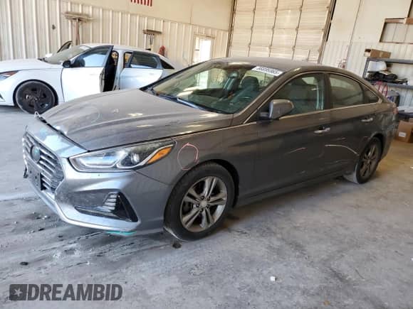 2018 Hyundai Sonata Limited с VIN 5NPE34AF4JH638151, выставлен на аукционе Copart как лот 86695965 с пробегом 103 329 миль миль и Списание • Salvage title. История ставок и продаж доступна на DreamBid. Изображение 1.