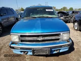 1995 Chevrolet Blazer z VIN 1GNDT13W6S2137053, wystawiony jako Copart lot #73525544 z przebiegiem 188 033 mil mil oraz Nie do naprawy • Non repairable. Historia ofert i sprzedaży dostępna na DreamBid. Obrazek 5.