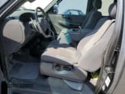 ✅ 2003 Ford F-150 XL • VIN: 1FTRX18W63NA43394 • Lot: 59794065. Wystawiony na Copart z przebiegiem 227 179 mil. Bezpłatny archiwum sprzedaży aukcyjnych z USA i szczegółowy raport historii pojazdu na DreamBid. Zdjęcie 7.