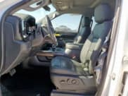 ✅ 2022 Chevrolet Silverado 1500 LT Trail Boss • VIN: 3GCUDFET3NG659222 • Lot: 91209475. Wystawiony na Copart z przebiegiem 67 285 mil. Bezpłatny archiwum sprzedaży aukcyjnych z USA i szczegółowy raport historii pojazdu na DreamBid. Zdjęcie 7.