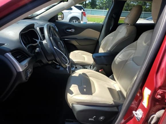 ✅ 2015 Jeep Cherokee Limited • VIN: 1C4PJMDS1FW648726 • Лот: 61469665. Опубликован ранее на Copart с пробегом 124 632 миль. Бесплатный доступ к архиву аукционных продаж из США и подробный отчёт об истории автомобиля на DreamBid. Изображение 7.