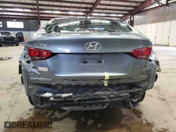 2018 Hyundai Accent SEL z VIN 3KPC24A31JE005806, wystawiony jako Copart lot #40183554 z przebiegiem 96 002 mil mil oraz . Historia ofert i sprzedaży dostępna na DreamBid. Obrazek 6.