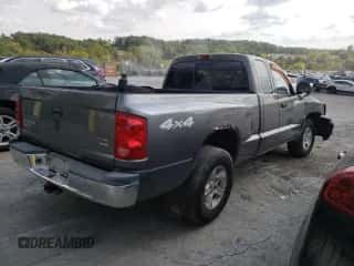 2005 Dodge Dakota SLT с VIN 1D7HW42N05S315223, выставлен на аукционе Copart как лот 71559234 с пробегом 127 204 миль миль и Списание • Salvage title. История ставок и продаж доступна на DreamBid. Изображение 3.