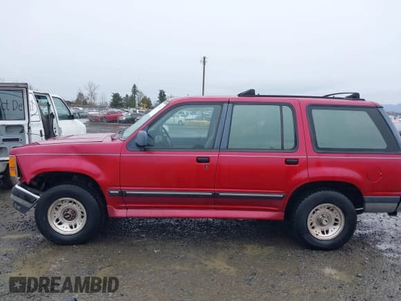 ✅ 1994 Ford Explorer Eddie Bauer • VIN: 1FMDU34XXRUE69130 • Lot: 41594121. Listed on IAAI with 146,118 mi. Free auction sales archive from the USA and detailed vehicle history report at DreamBid. Image 15.
