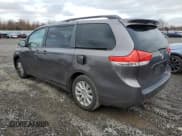 ✅ 2014 Toyota Sienna LE • VIN: 5TDJK3DC7ES089218 • Lot: 93612345. Wystawiony na Copart z przebiegiem 129 213 mil. Bezpłatny archiwum sprzedaży aukcyjnych z USA i szczegółowy raport historii pojazdu na DreamBid. Zdjęcie 2.