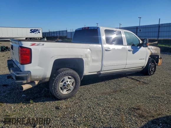 ✅ 2016 Chevrolet Silverado 2500HD LT • VIN: 1GC1KVE80GF196426 • Lot: 93919975. Wystawiony na Copart z przebiegiem Nie podano. Bezpłatny archiwum sprzedaży aukcyjnych z USA i szczegółowy raport historii pojazdu na DreamBid. Zdjęcie 3.