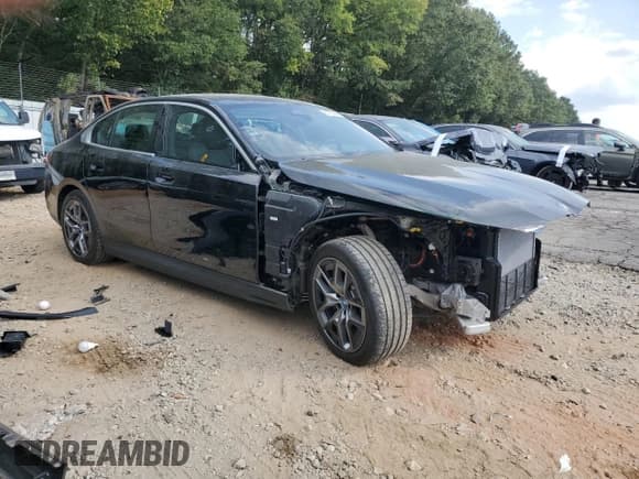 ✅ 2024 BMW i5 eDrive40 • VIN: WBY33FK01RCR81955 • Lot: 80874445. Wystawiony na Copart z przebiegiem 10 649 mil. Bezpłatny archiwum sprzedaży aukcyjnych z USA i szczegółowy raport historii pojazdu na DreamBid. Zdjęcie 4.