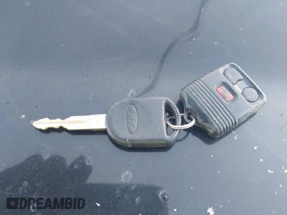 ✅ 2009 Ford F-150 STX • VIN: 1FTRF04W39KC06340 • Lot: 41149842. Wystawiony na IAAI z przebiegiem 203 239 mil. Bezpłatny archiwum sprzedaży aukcyjnych z USA i szczegółowy raport historii pojazdu na DreamBid. Zdjęcie 11.