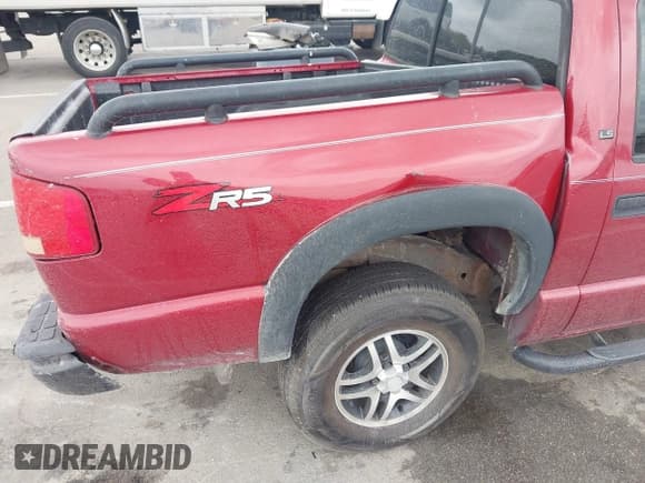 ✅ 2004 Chevrolet S-10 LS • VIN: 1GCDT13X44K103486 • Lot: 43251600. Wystawiony na IAAI z przebiegiem 193 093 mil. Bezpłatny archiwum sprzedaży aukcyjnych z USA i szczegółowy raport historii pojazdu na DreamBid. Zdjęcie 6.