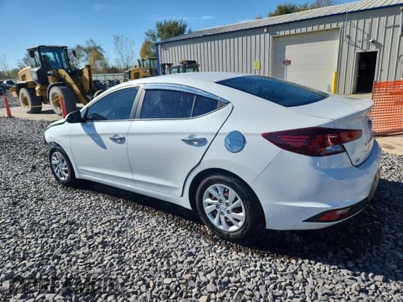 ✅ 2019 Hyundai Elantra SE • VIN: 5NPD74LF4KH430317 • Lot: 89864495. Listed on Copart with 216,496 mi. Free auction sales archive from the USA and detailed vehicle history report at DreamBid. Image 2.