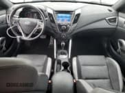 ✅ 2016 Hyundai Veloster Turbo • VIN: KMHTC6AEXGU302685 • Lot: 86426734. Wystawiony na Copart z przebiegiem 59 880 mil. Bezpłatny archiwum sprzedaży aukcyjnych z USA i szczegółowy raport historii pojazdu na DreamBid. Zdjęcie 8.