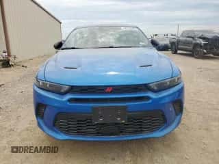 2024 Dodge Hornet R/T z VIN ZACPDFCW4R3A12205, wystawiony jako Copart lot #66318285 z przebiegiem 10 997 mil mil oraz Szkoda całkowita • Salvage title. Historia ofert i sprzedaży dostępna na DreamBid. Obrazek 5.