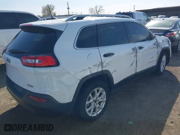 ✅ 2018 Jeep Cherokee Latitude Tech Connect • VIN: 1C4PJLCB3JD566741 • Lot: 41855103. Listed on IAAI with 97,829 mi. Free auction sales archive from the USA and detailed vehicle history report at DreamBid. Image 4.