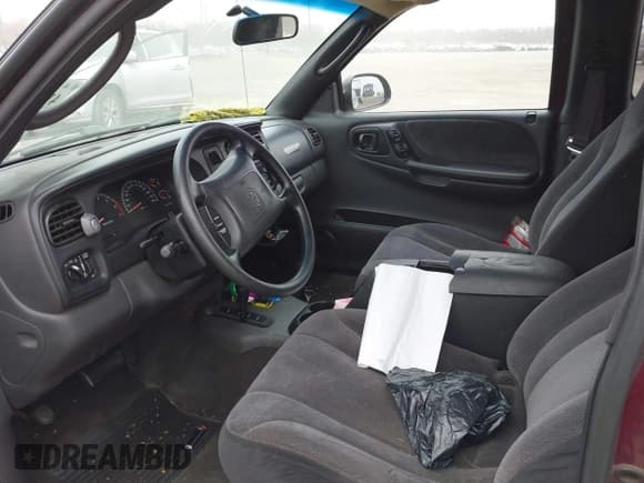 ✅ 2000 Dodge Dakota Sport • VIN: 1B7GG22N4YS709948 • Lot: 41714352. Wystawiony na IAAI z przebiegiem Nie podano. Bezpłatny archiwum sprzedaży aukcyjnych z USA i szczegółowy raport historii pojazdu na DreamBid. Zdjęcie 5.