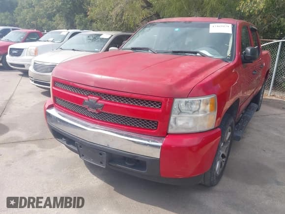 ✅ 2008 Chevrolet Silverado 1500 1LT • VIN: 2GCEC13J681148757 • Lot: 43469479. Wystawiony na IAAI z przebiegiem 236 553 mil. Bezpłatny archiwum sprzedaży aukcyjnych z USA i szczegółowy raport historii pojazdu na DreamBid. Zdjęcie 6.