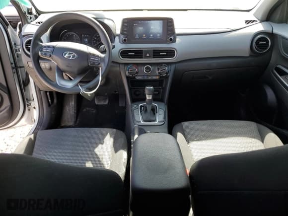 ✅ 2019 Hyundai Kona SE • VIN: KM8K12AA4KU312970 • Лот: 69969393. Опубликован ранее на Copart с пробегом 48 967 миль. Бесплатный доступ к архиву аукционных продаж из США и подробный отчёт об истории автомобиля на DreamBid. Изображение 8.