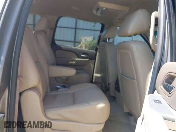 2014 Chevrolet Suburban LT with VIN 1GNSKJE79ER175422, listed as a IAAI auction lot 42654533 with 87,101 mi miles and . Bid and sale history available at DreamBid. Image 8.