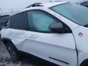 ✅ 2021 Jeep Cherokee Trailhawk • VIN: 1C4PJMBX5MD140170 • Lot: 41006444. Wystawiony na IAAI z przebiegiem 52 407 mil. Bezpłatny archiwum sprzedaży aukcyjnych z USA i szczegółowy raport historii pojazdu na DreamBid. Zdjęcie 13.