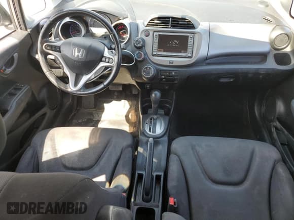 ✅ 2010 Honda Fit Sport • VIN: JHMGE8H61AS024559 • Lot: 80703055. Wystawiony na Copart z przebiegiem 141 527 mil. Bezpłatny archiwum sprzedaży aukcyjnych z USA i szczegółowy raport historii pojazdu na DreamBid. Zdjęcie 8.