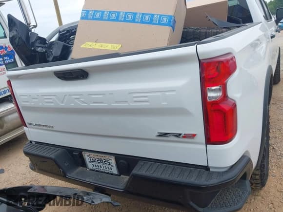 ✅ 2025 Chevrolet Silverado 1500 ZR2 • VIN: 3GCUKHEL1SG170864 • Лот: 42167688. Опубликован ранее на IAAI с пробегом 1 296 миль. Бесплатный доступ к архиву аукционных продаж из США и подробный отчёт об истории автомобиля на DreamBid. Изображение 16.