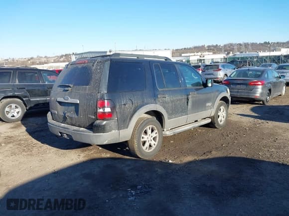 ✅ 2006 Ford Explorer XLT • VIN: 1FMEU73896ZA09638 • Lot: 41452293. Wystawiony na IAAI z przebiegiem 174 980 mil. Bezpłatny archiwum sprzedaży aukcyjnych z USA i szczegółowy raport historii pojazdu na DreamBid. Zdjęcie 4.