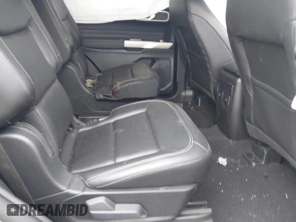 ✅ 2024 Ford Explorer XLT • VIN: 1FMSK7DH6RGA86877 • Lot: 42273669. Wystawiony na IAAI z przebiegiem 32 234 mil. Bezpłatny archiwum sprzedaży aukcyjnych z USA i szczegółowy raport historii pojazdu na DreamBid. Zdjęcie 8.