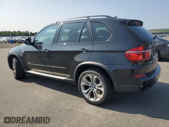 ✅ 2013 BMW X5 xDrive50i • VIN: 5UXZV8C56D0C15369 • Лот: 68594865. Опубликован ранее на Copart с пробегом 136 143 миль. Бесплатный доступ к архиву аукционных продаж из США и подробный отчёт об истории автомобиля на DreamBid. Изображение 2.