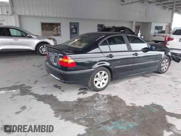 2003 BMW 3 Series 325i с VIN WBAET37493NJ35943, выставлен на аукционе IAAI как лот 43349448 с пробегом 131 055 миль миль и . История ставок и продаж доступна на DreamBid. Изображение 4.