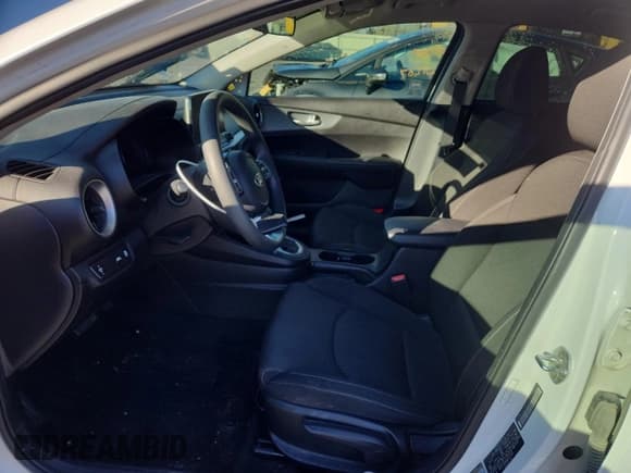 ✅ 2021 Kia Forte LXS • VIN: 3KPF24AD6ME411283 • Лот: 90133725. Опубликован ранее на Copart с пробегом 93 381 миль. Бесплатный доступ к архиву аукционных продаж из США и подробный отчёт об истории автомобиля на DreamBid. Изображение 7.