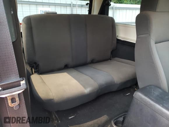 ✅ 2006 Jeep Wrangler Unlimited LWB • VIN: 1J4FA44S66P710265 • Lot: 67661105. Wystawiony na Copart z przebiegiem 151 206 mil. Bezpłatny archiwum sprzedaży aukcyjnych z USA i szczegółowy raport historii pojazdu na DreamBid. Zdjęcie 11.