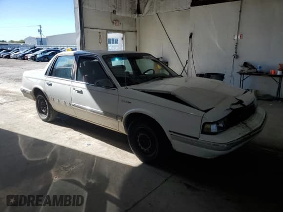 ✅ 1993 Oldsmobile Cutlass Ciera S • VIN: 1G3AG54N2P6313139 • Lot: 85689385. Wystawiony na Copart z przebiegiem 179 210 mil. Bezpłatny archiwum sprzedaży aukcyjnych z USA i szczegółowy raport historii pojazdu na DreamBid. Zdjęcie 4.