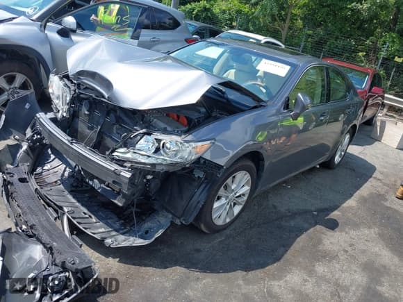 ✅ 2013 Lexus ES 300h • VIN: JTHBW1GG6D2029091 • Лот: 42591195. Опубликован ранее на IAAI с пробегом 83 739 миль. Бесплатный доступ к архиву аукционных продаж из США и подробный отчёт об истории автомобиля на DreamBid. Изображение 2.