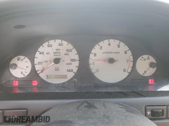 ✅ 1999 Nissan Maxima GXE • VIN: JN1CA21D8XT803822 • Lot: 64638365. Wystawiony na Copart z przebiegiem 203 700 mil. Bezpłatny archiwum sprzedaży aukcyjnych z USA i szczegółowy raport historii pojazdu na DreamBid. Zdjęcie 9.