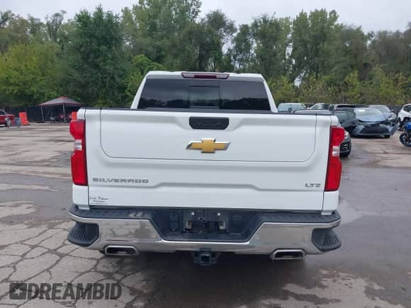 2022 Chevrolet Silverado 1500 LTZ z VIN 3GCUYGED2NG208849, wystawiony jako IAAI lot #43281095 z przebiegiem 71 268 mil mil oraz . Historia ofert i sprzedaży dostępna na DreamBid. Obrazek 16.