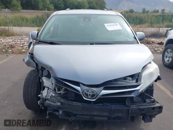 ✅ 2018 Toyota Sienna XLE • VIN: 5TDYZ3DC7JS911472 • Lot: 43216548. Wystawiony na IAAI z przebiegiem 149 610 mil. Bezpłatny archiwum sprzedaży aukcyjnych z USA i szczegółowy raport historii pojazdu na DreamBid. Zdjęcie 13.