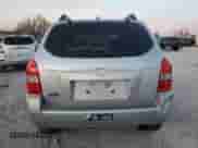 2005 Hyundai Tucson GL z VIN KM8JM12B65U078288, wystawiony jako Copart lot #85328574 z przebiegiem 91 117 mil mil oraz Czysty tytuł • Clean title. Historia ofert i sprzedaży dostępna na DreamBid. Obrazek 6.