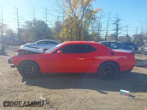 ✅ 2016 Dodge Challenger R/T Scat Pack • VIN: 2C3CDZFJ0GH329927 • Lot: 43537695. Wystawiony na IAAI z przebiegiem 108 213 mil. Bezpłatny archiwum sprzedaży aukcyjnych z USA i szczegółowy raport historii pojazdu na DreamBid. Zdjęcie 14.