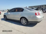 ✅ 2010 Volkswagen Passat Komfort • VIN: WVWJK7AN3AE132000 • Лот: 74583674. Опубликован ранее на Copart с пробегом 123 192 миль. Бесплатный доступ к архиву аукционных продаж из США и подробный отчёт об истории автомобиля на DreamBid. Изображение 2.