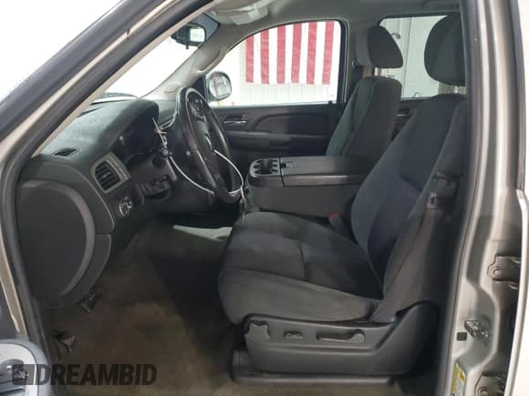 ✅ 2009 Chevrolet Suburban LS • VIN: 1GNFC16089R249869 • Лот: 81688434. Опубликован ранее на Copart с пробегом 174 768 миль. Бесплатный доступ к архиву аукционных продаж из США и подробный отчёт об истории автомобиля на DreamBid. Изображение 7.