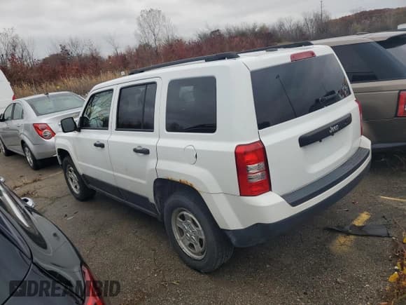 ✅ 2017 Jeep Patriot Sport • VIN: 1C4NJPBA3HD187434 • Лот: 89823265. Опубликован ранее на Copart с пробегом 161 965 миль. Бесплатный доступ к архиву аукционных продаж из США и подробный отчёт об истории автомобиля на DreamBid. Изображение 2.
